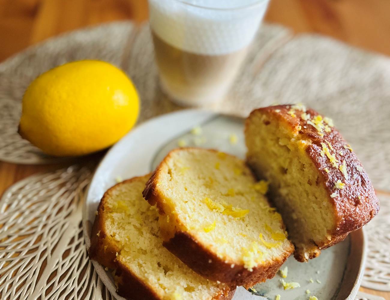 Le cake au citron "maison" et son cappuccino!