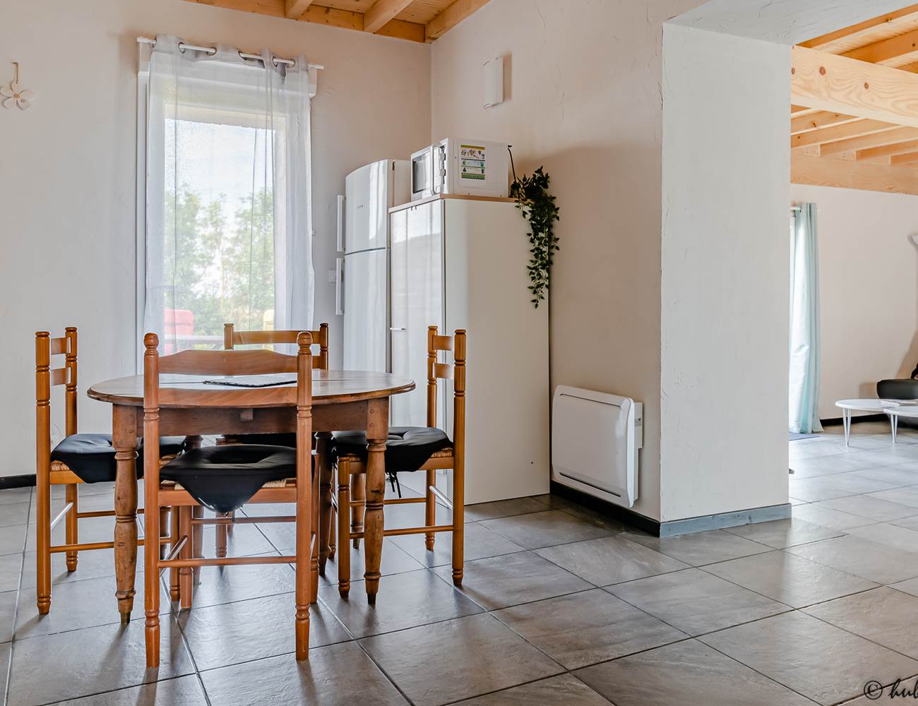cuisine équipée et vue salon-photo-gallery