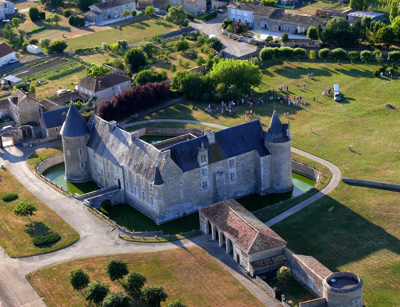 Vue aérienne - Château de Saveilles-photo-gallery