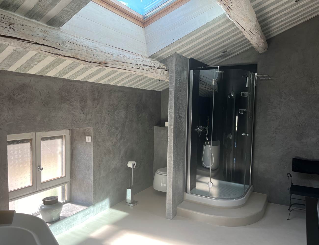 salle de bain lumineuse  en Provence Vaucluse-photo-gallery