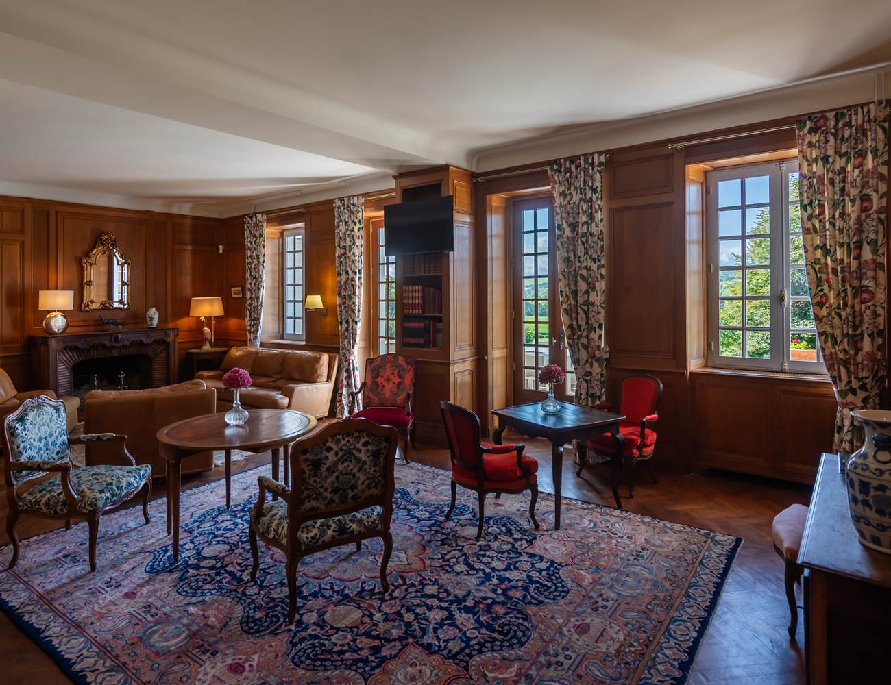 Grand et chaleureux salon pour vos réunions et cours