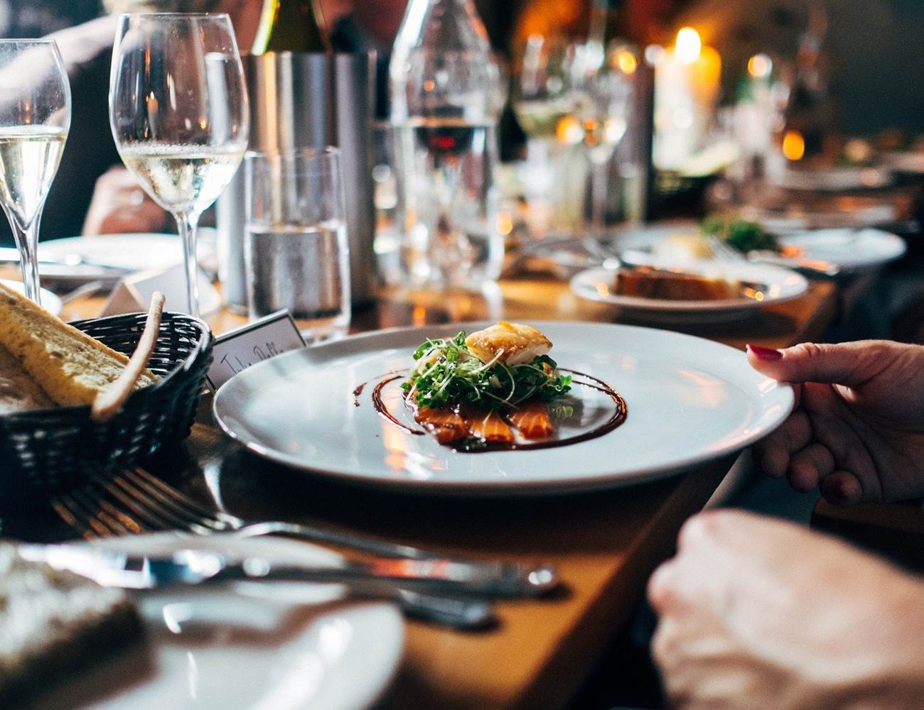 restaurant-691397_1920-photo-page