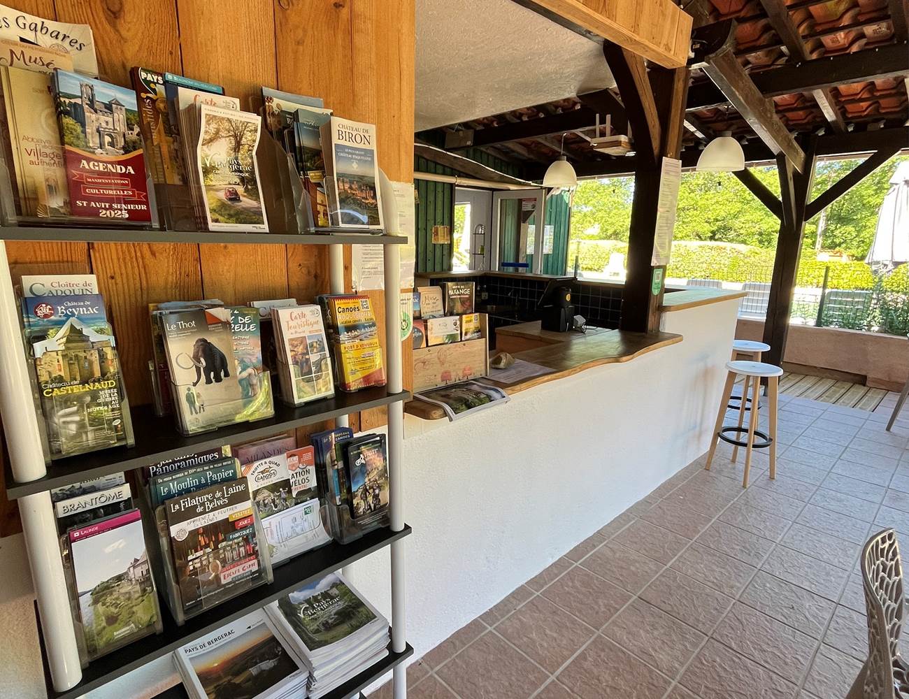 Accueil près du bar .-photo-gallery