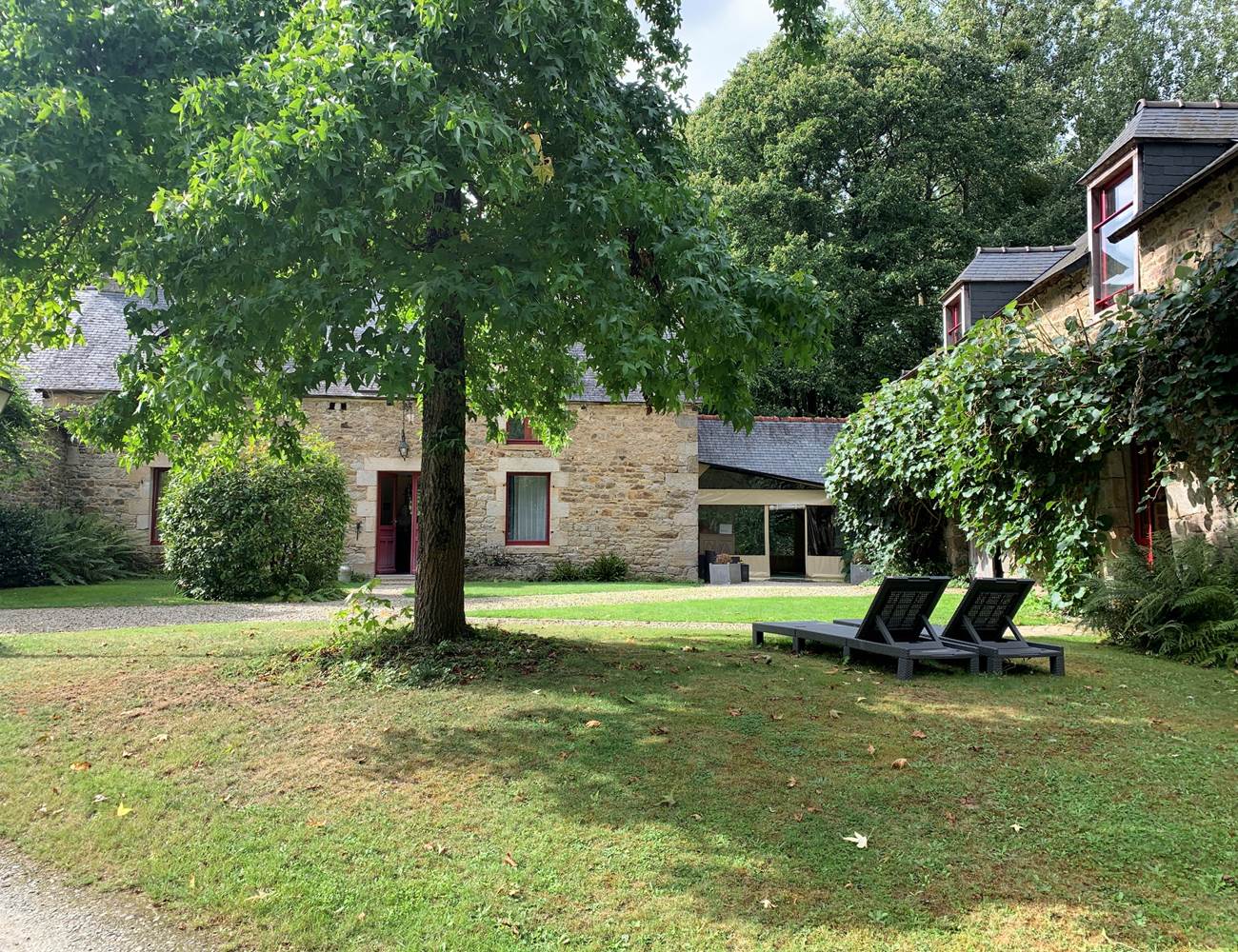 Lieu de détente devant les chambres d'hôtes