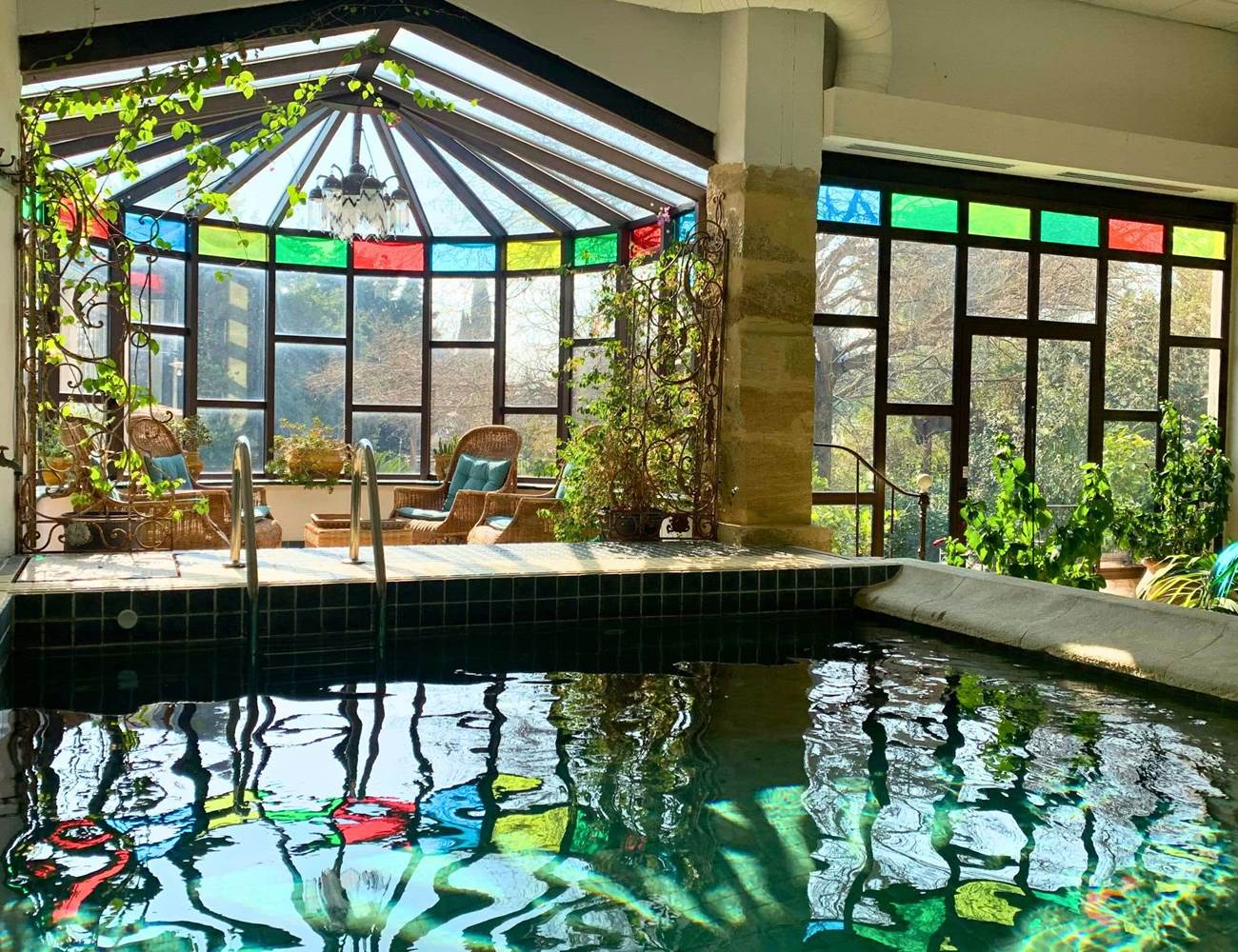 Hôtel et piscine intérieure chauffée à Orange-photo-gallery