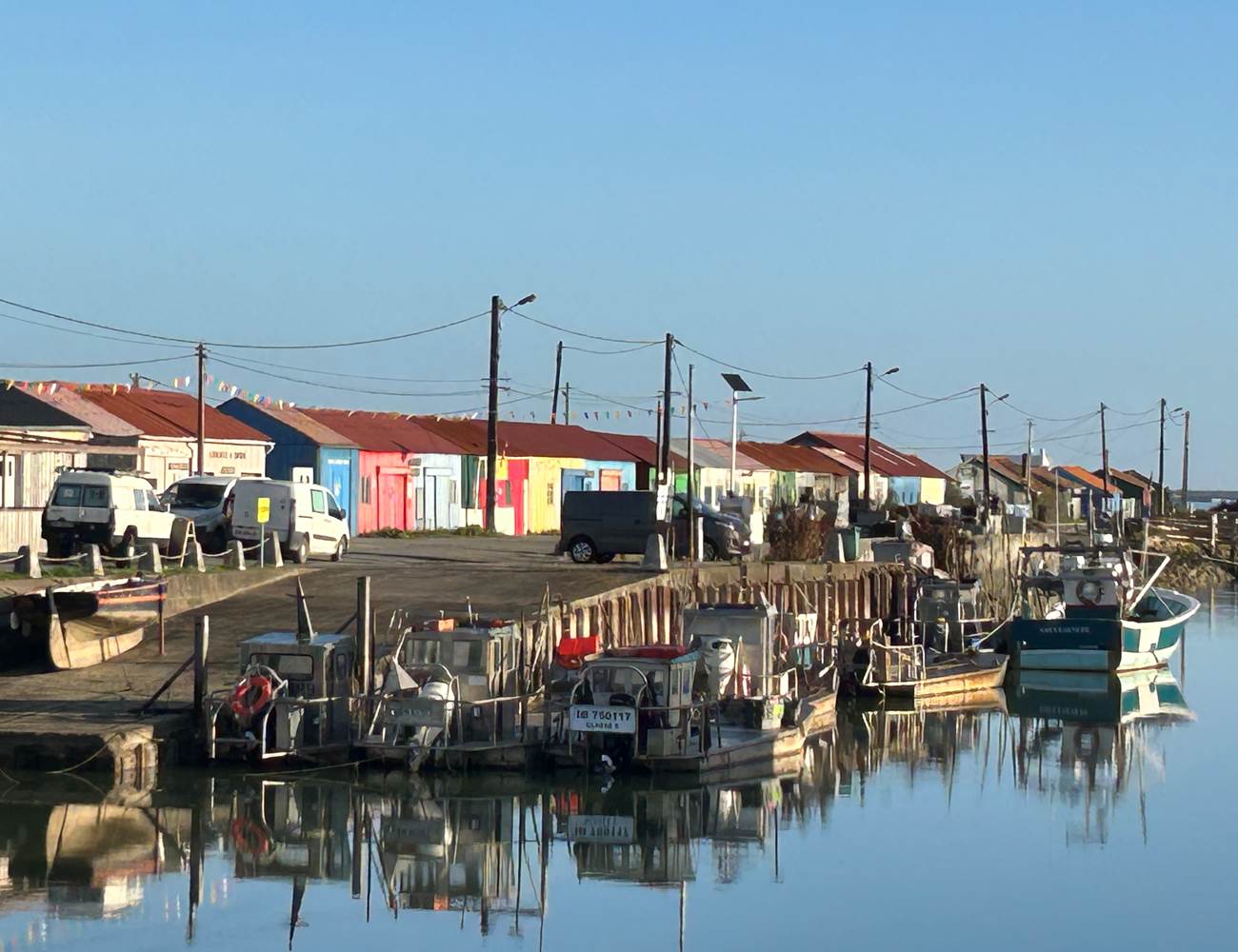 Les cabanes colorées du port de Saint Trojan-photo-page