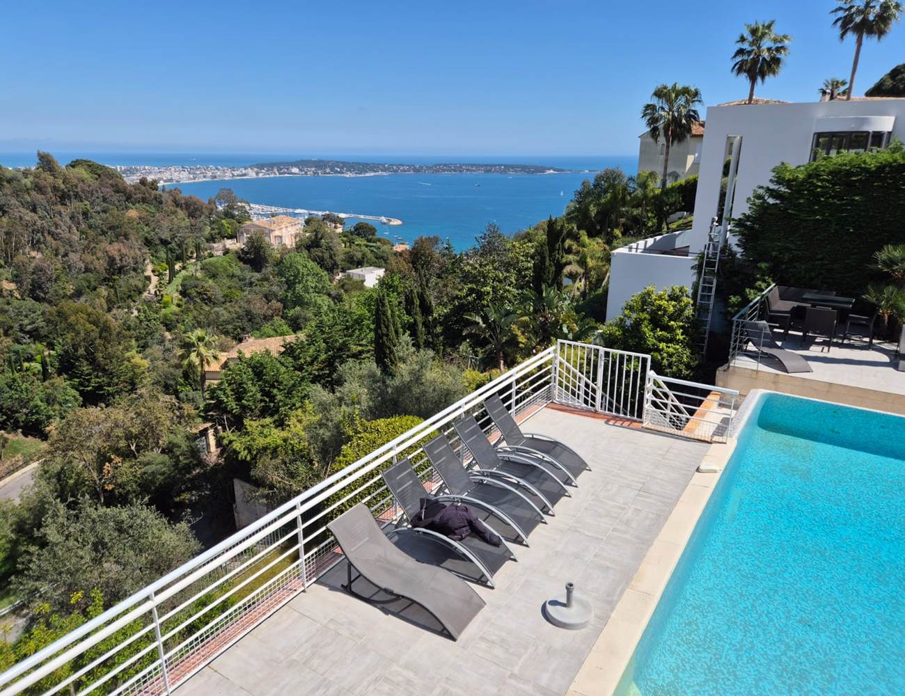 Espace détente piscine à Cannes-photo-gallery