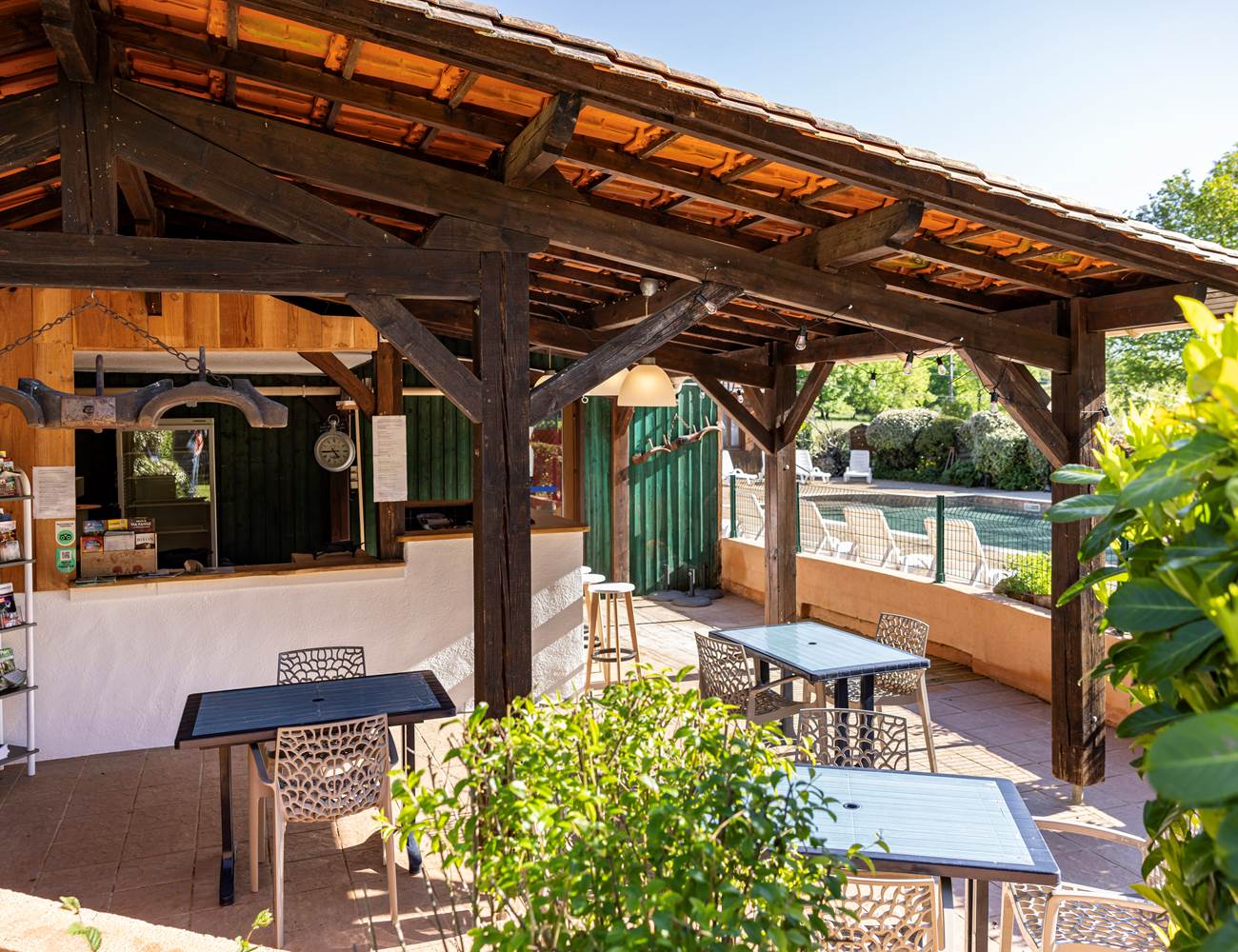 Terrasse et bar près de la piscine-photo-gallery