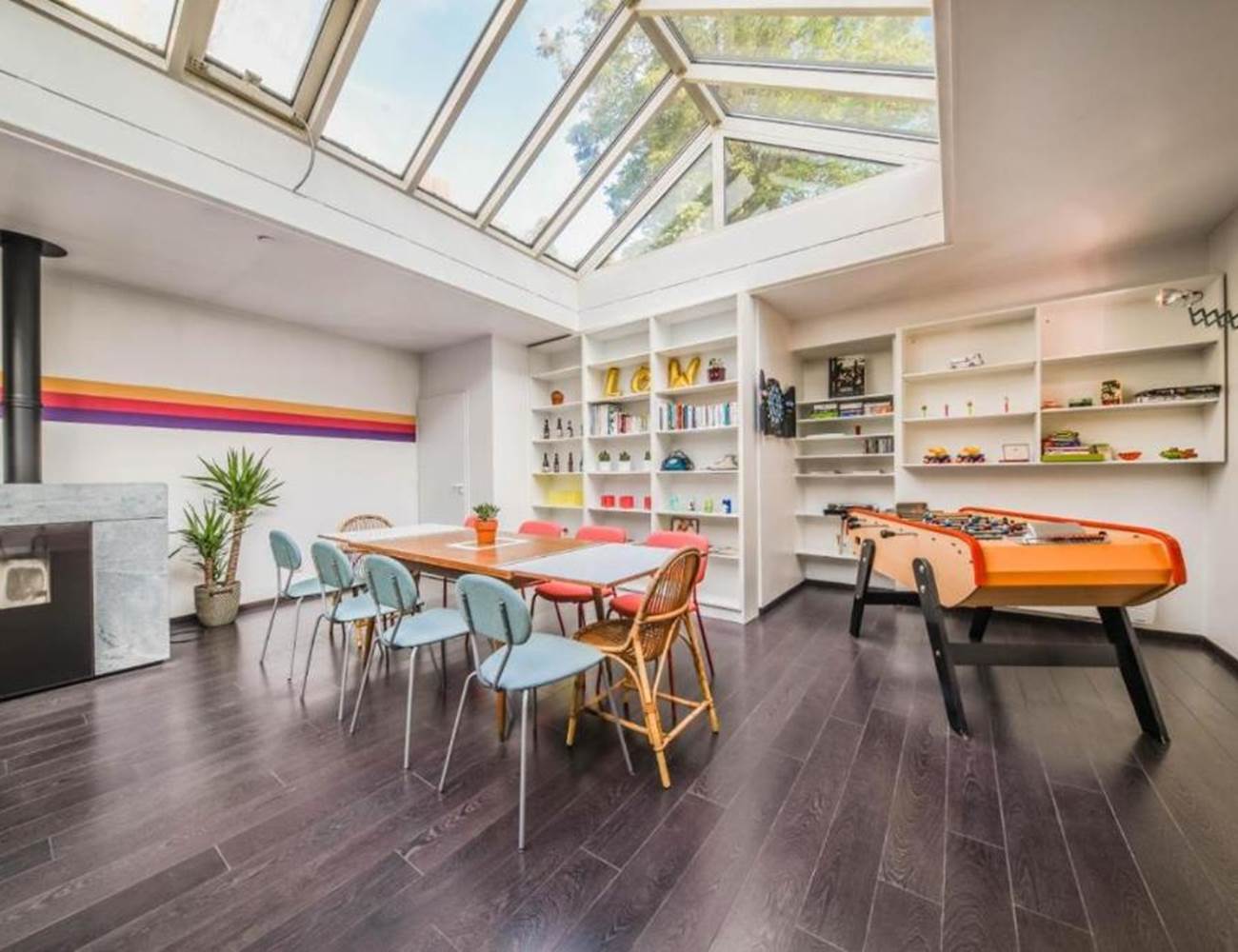 profitez du baby-foot, des jeux et des livres-photo-gallery