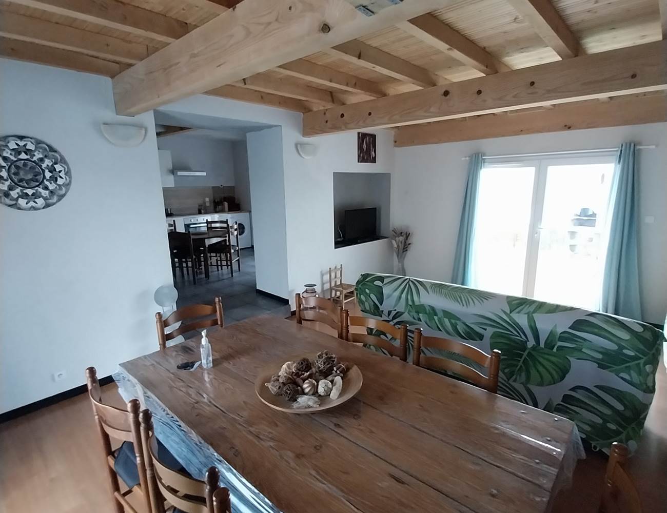 vue piece à vivre et cuisine gite 2-photo-gallery