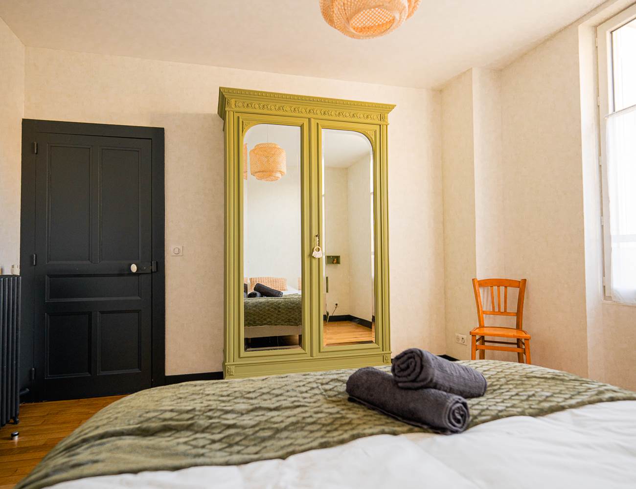 Chambre double avec armoire-photo-gallery