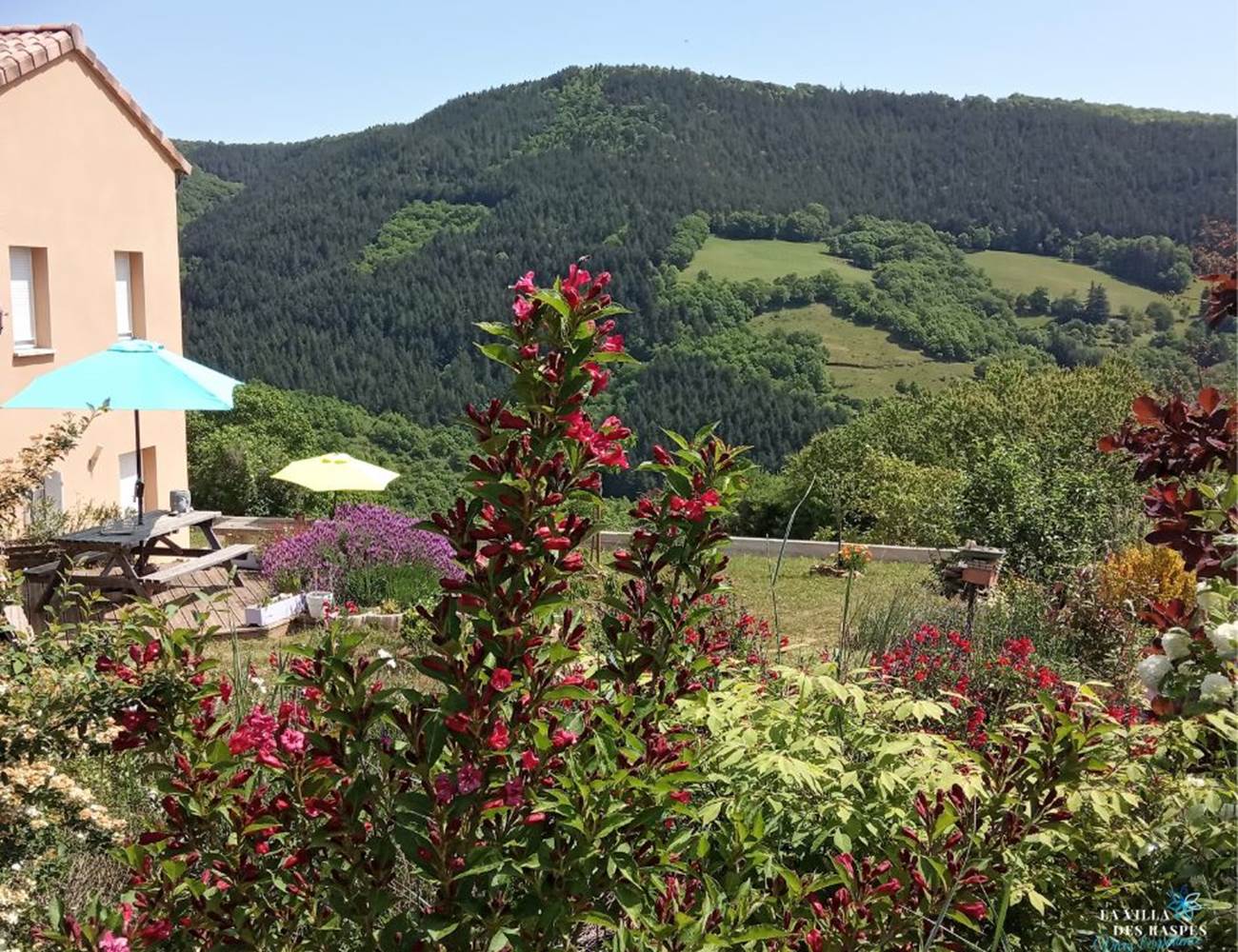 Vue panoramique de La Villa Des Raspes au Printemps-photo-gallery