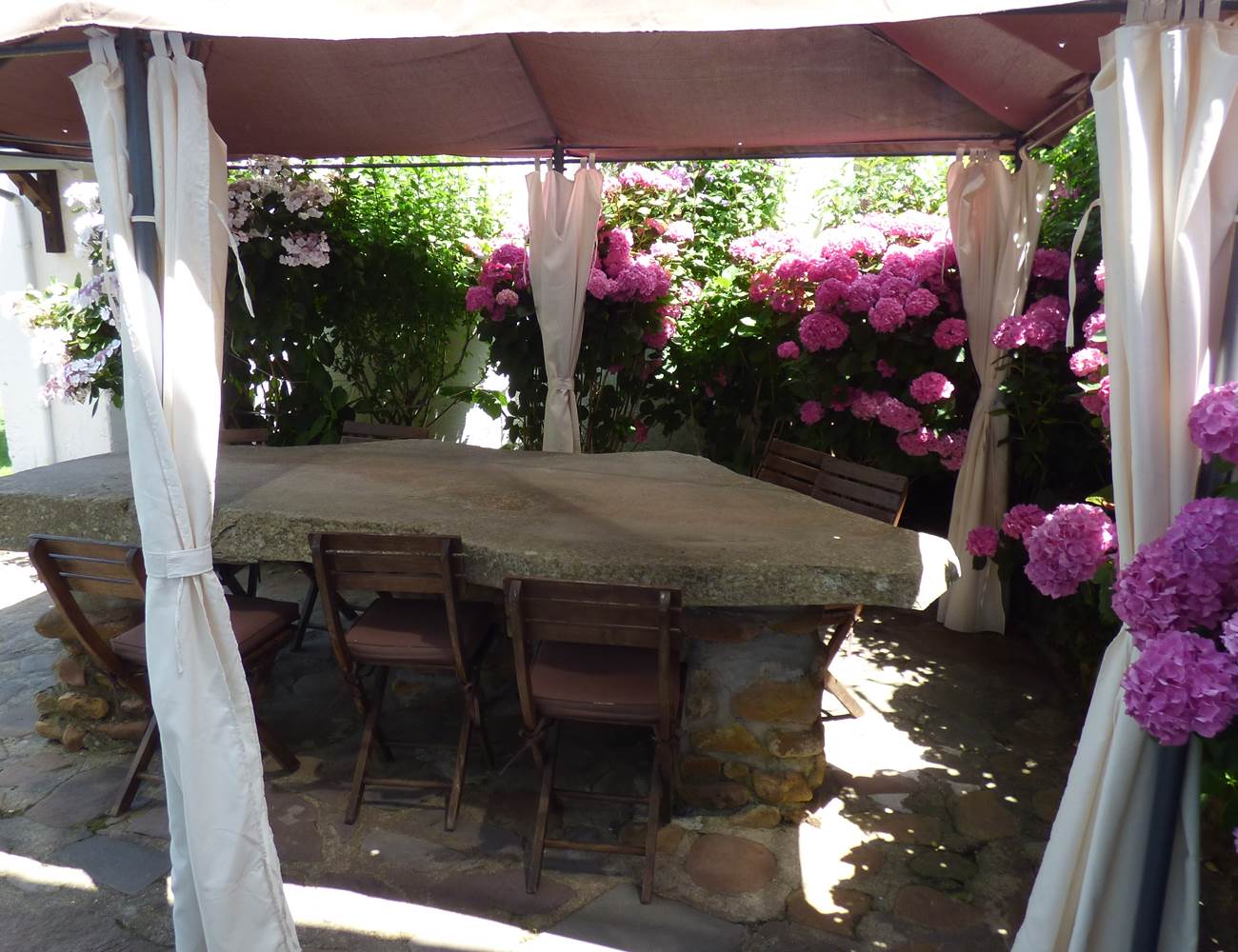 TABLE DE PIERRE-photo-gallery