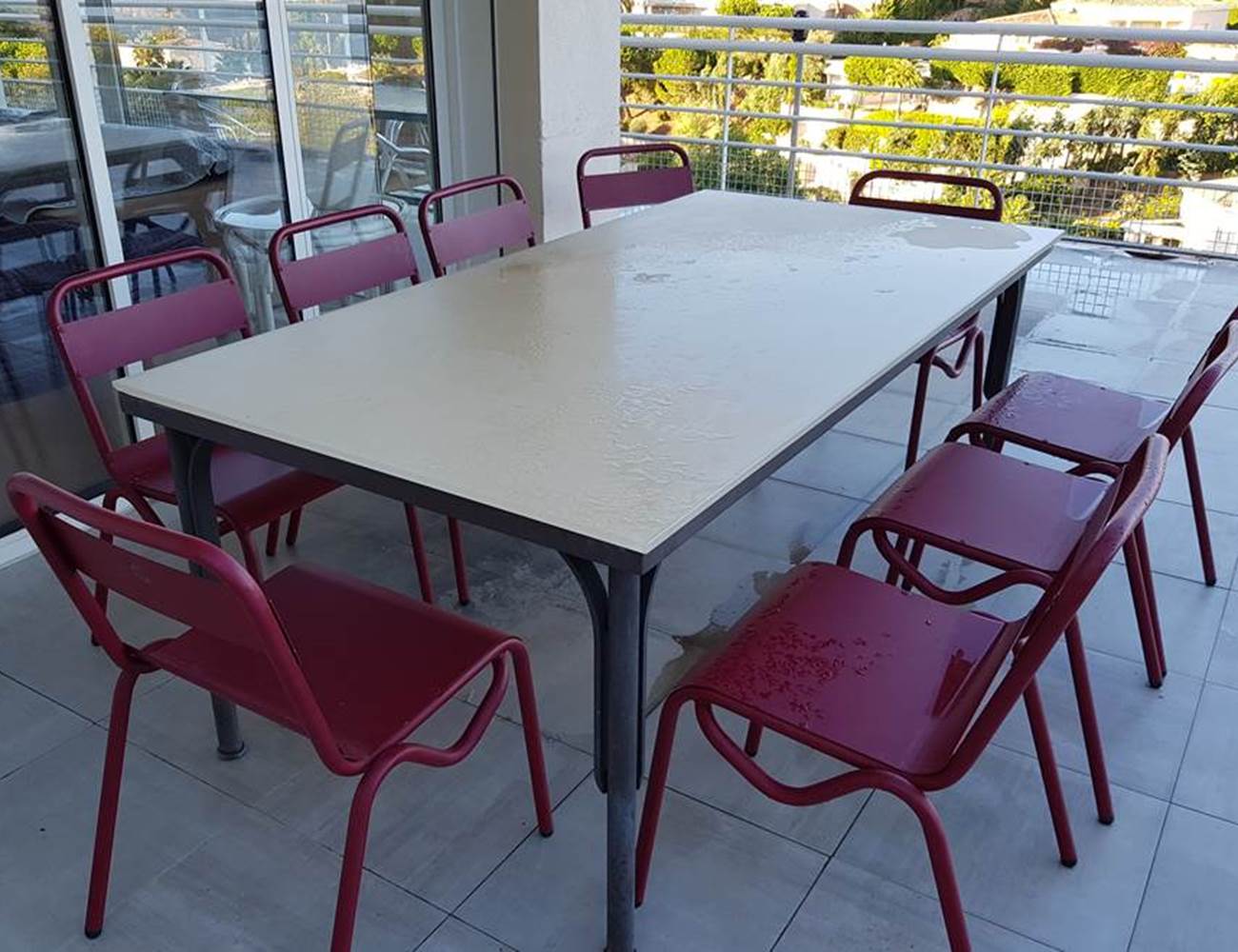 Table à manger sur terrasse proche piscine villa Super Cannes-photo-gallery