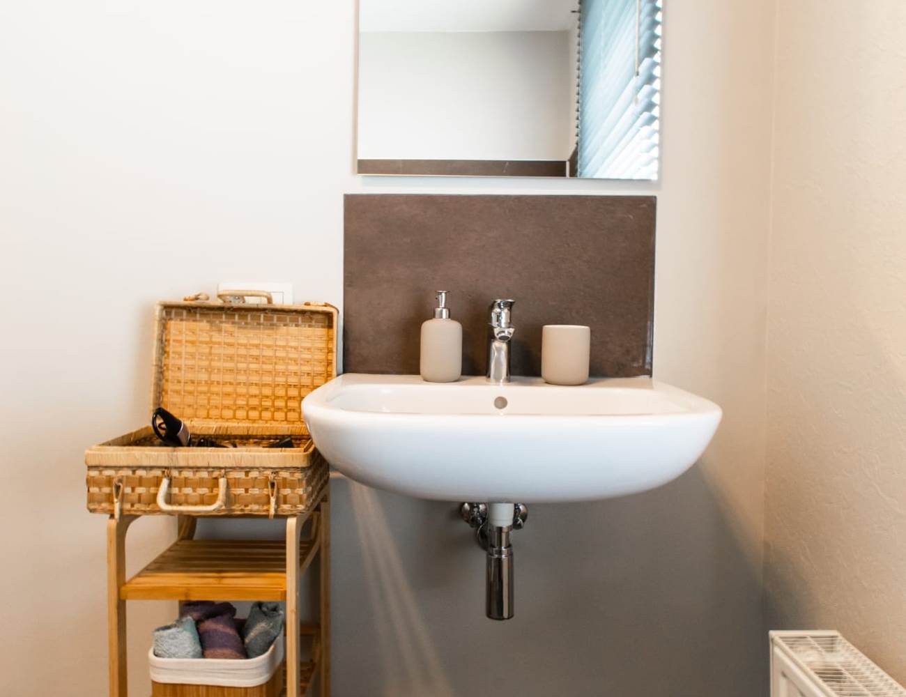 Lavabo salle de bain n° 1, 1er étage-photo-gallery