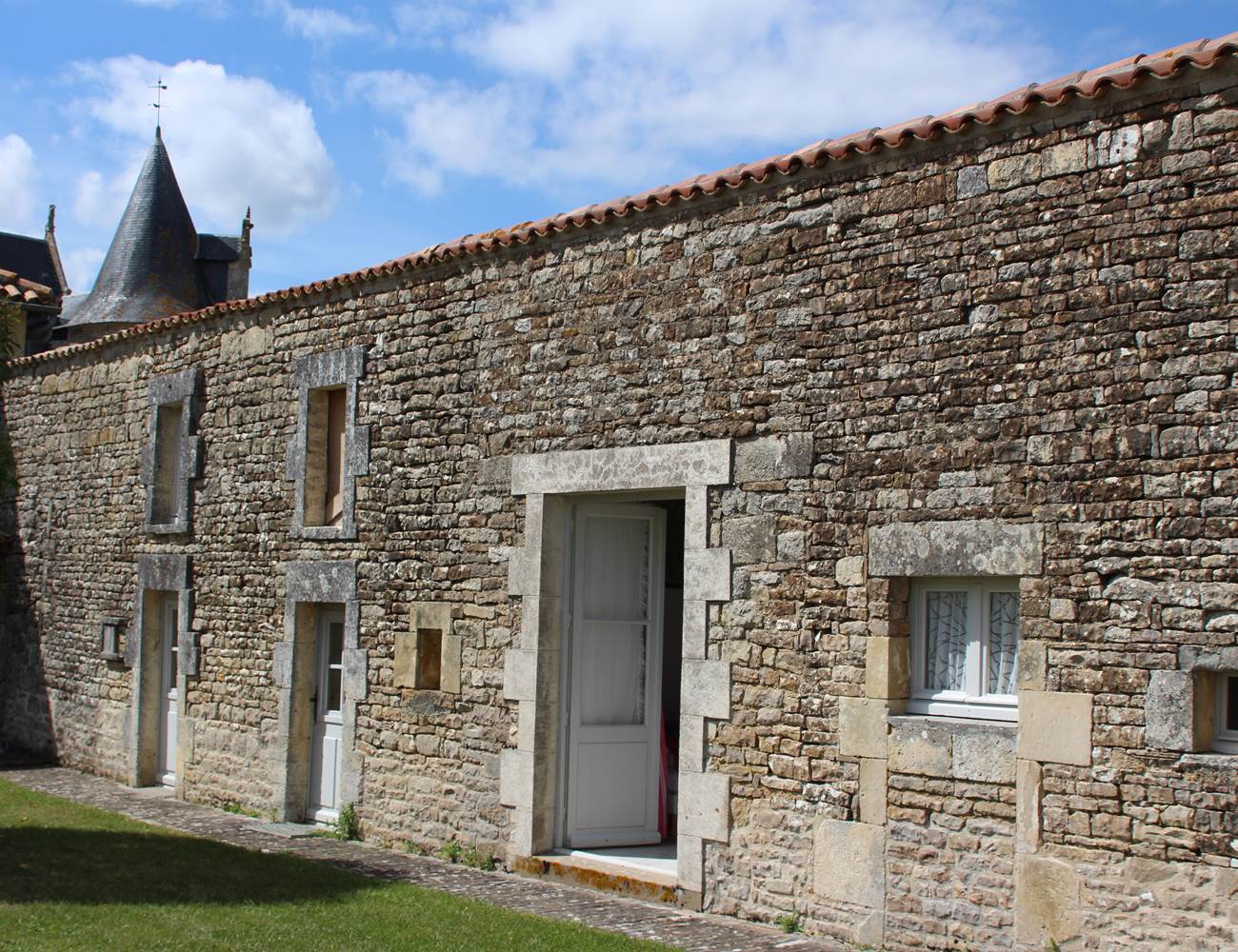 Depuis le jardin, vue sur le rez-de-chaussée-photo-gallery