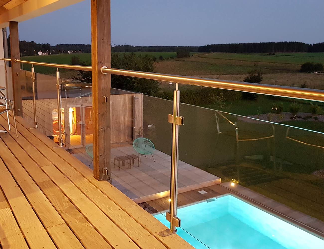 Vue depuis votre balcon sur la piscine, la  et la forêts-photo-gallery