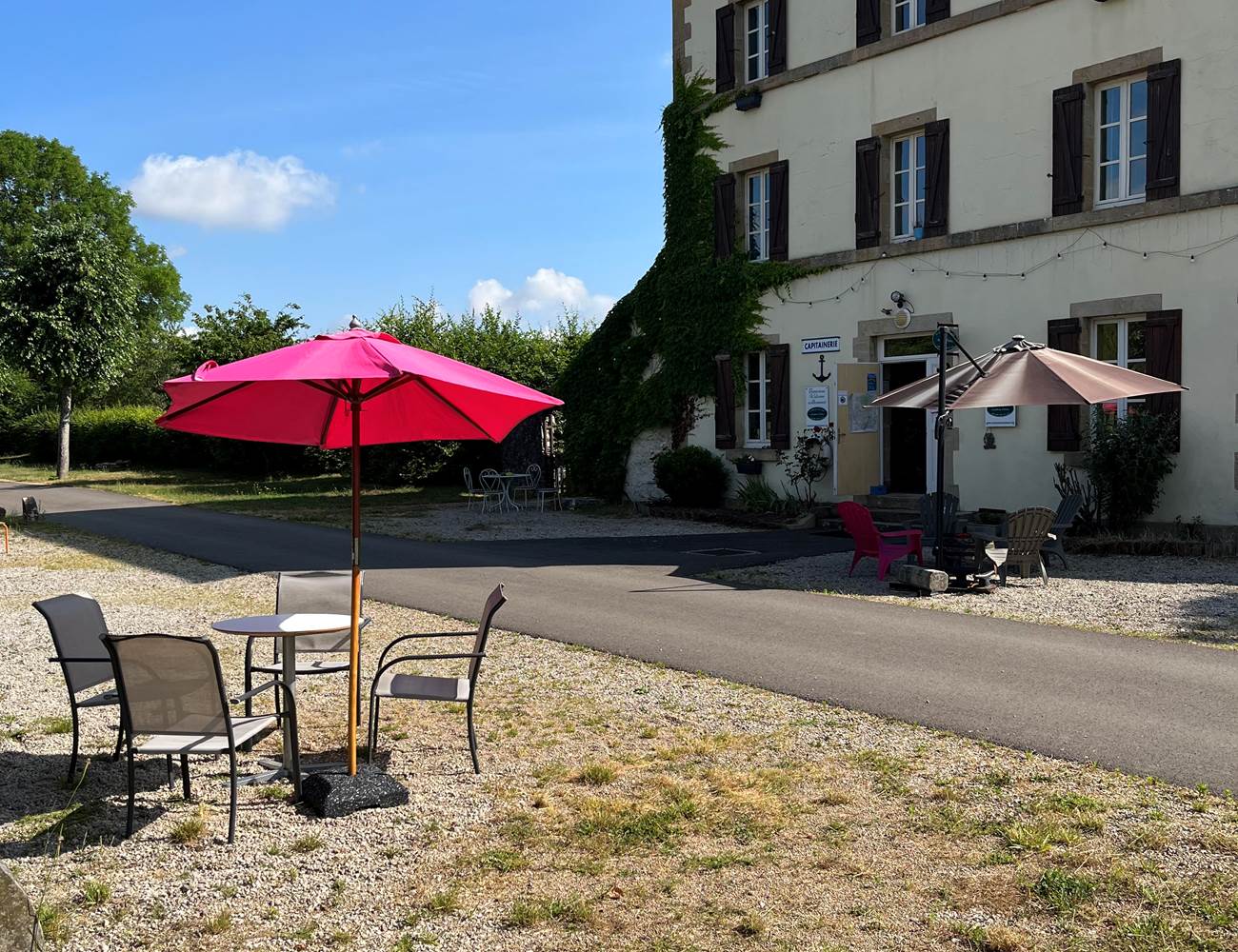 La Terrace au bord du canal