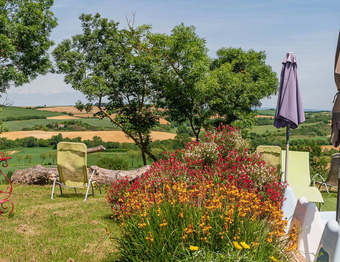jardin avec vue sur les colinnes-photo-gallery
