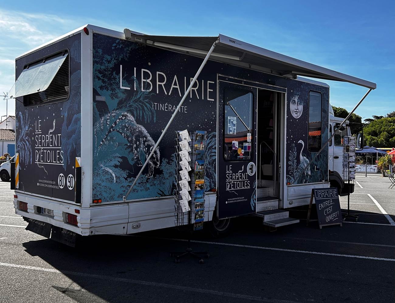 La librairie ambulante à retrouver sur les marchés d'Oléron-photo-page