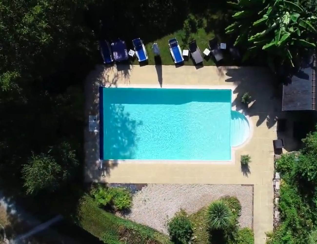 vue aérienne de la piscine