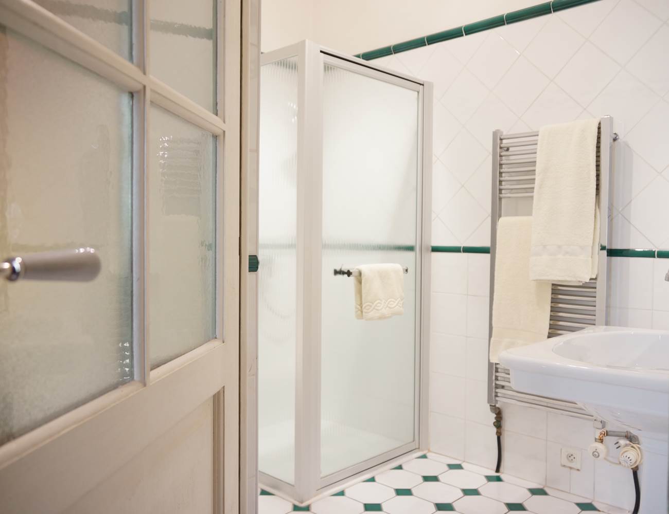 grande salle de douche privative Provence Vaucluse-photo-gallery