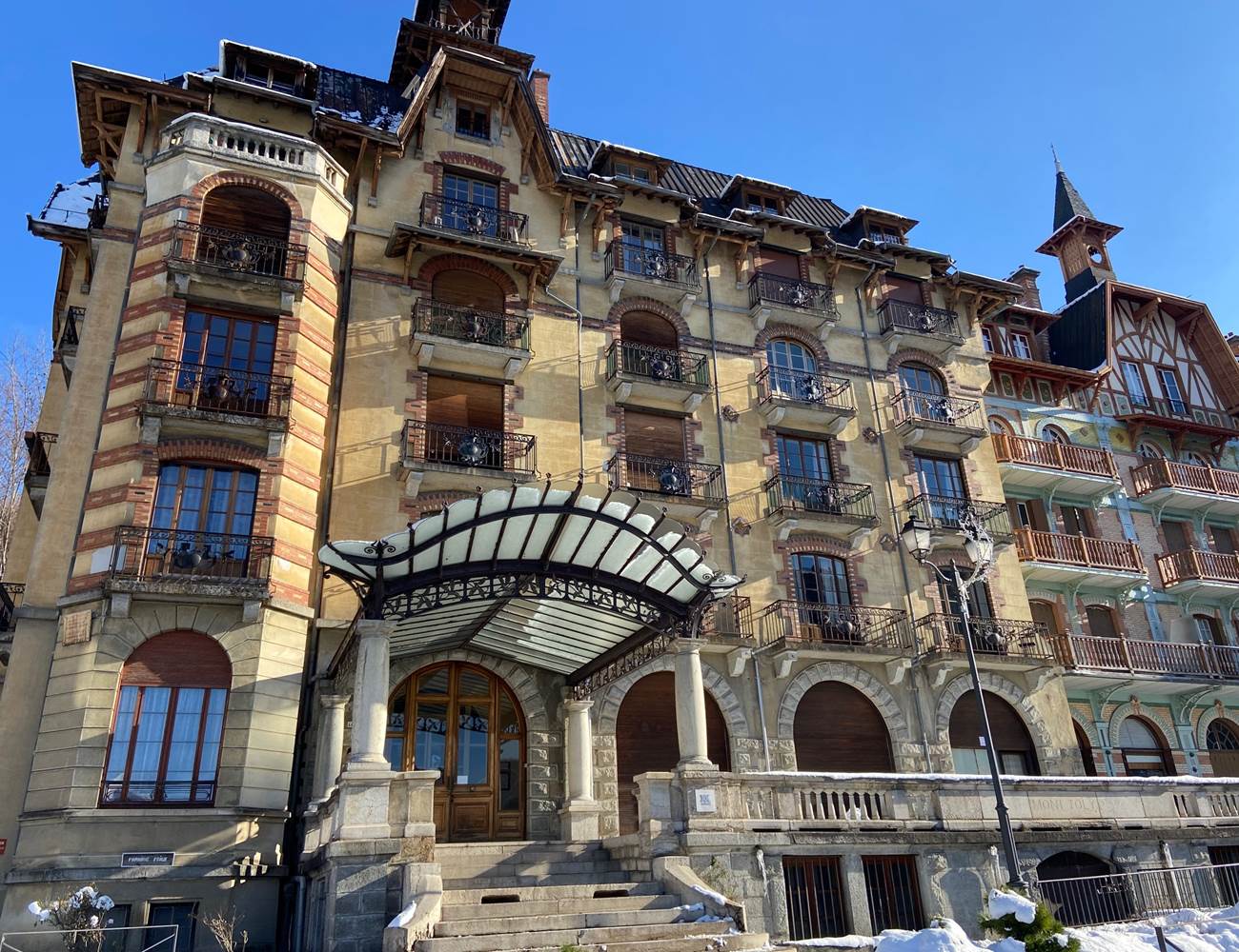 Historic monumental building-photo-gallery