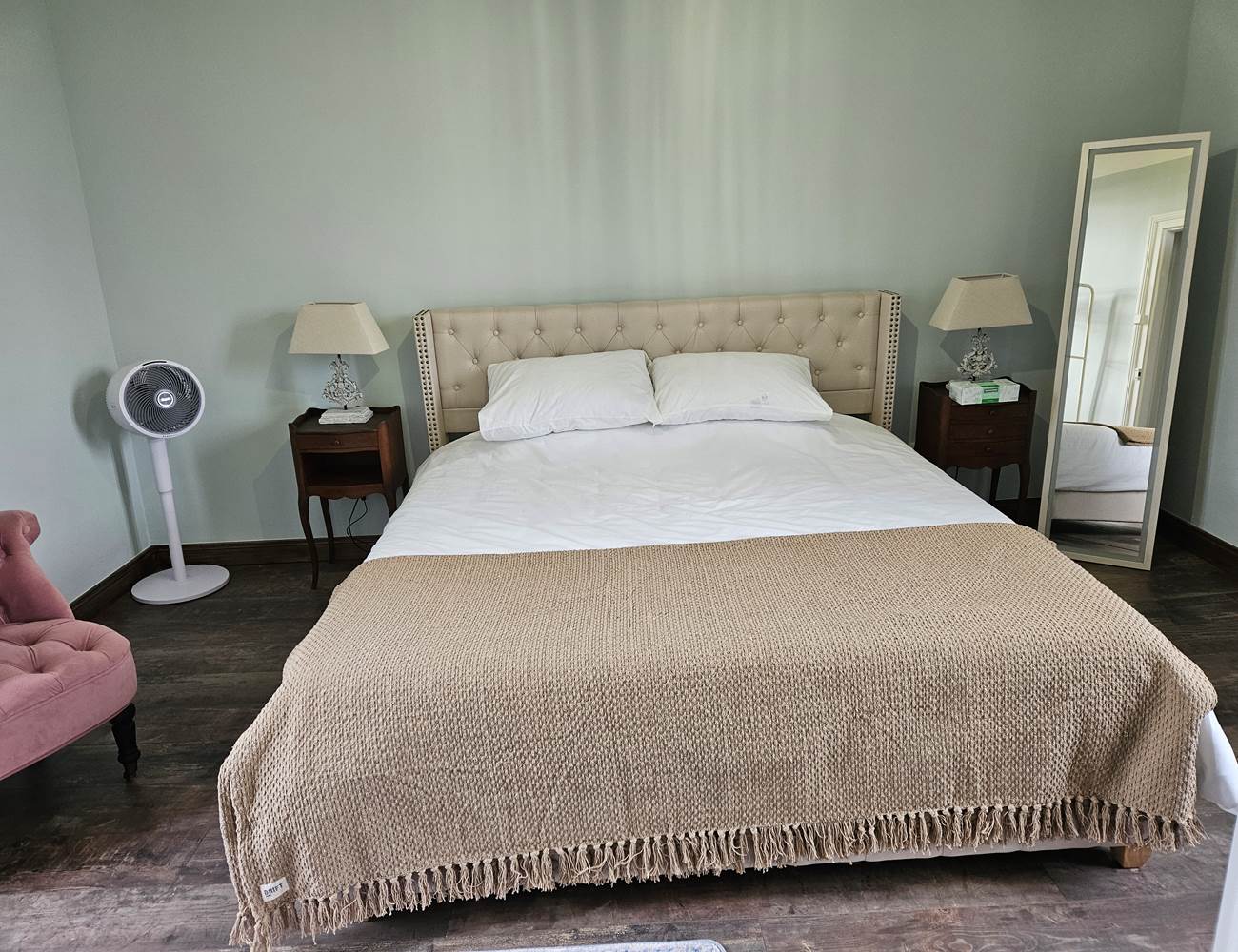 LB sky blue room-photo-gallery