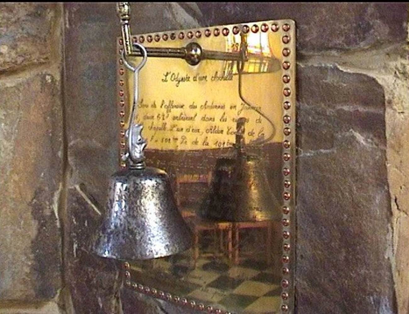 La Clochette qui se repose dans le choeur de la Chapelle Sainte Barbe-photo-gallery