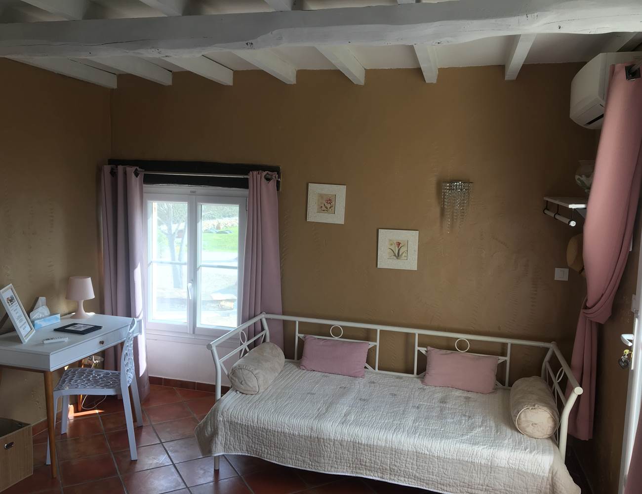 coin bureau chambre mireille-photo-gallery