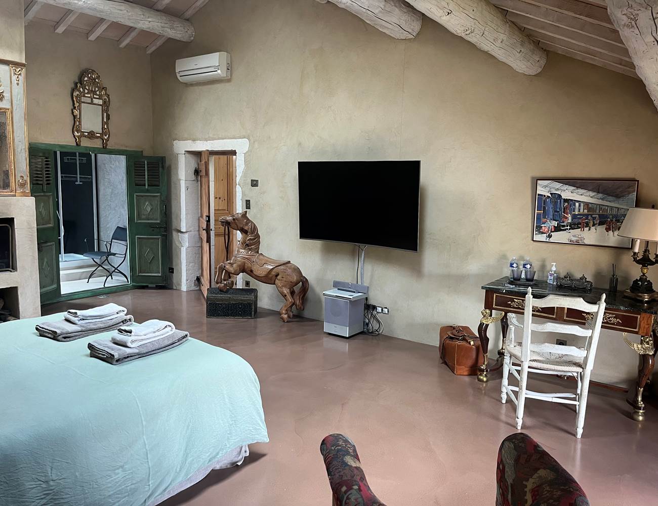 grande chambre avec jolie vue sur le jardin de curé-photo-gallery