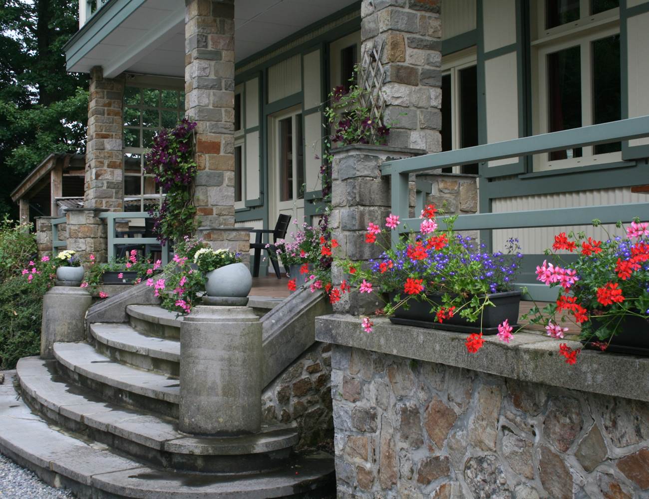 L'esacalier d'entrée-photo-gallery