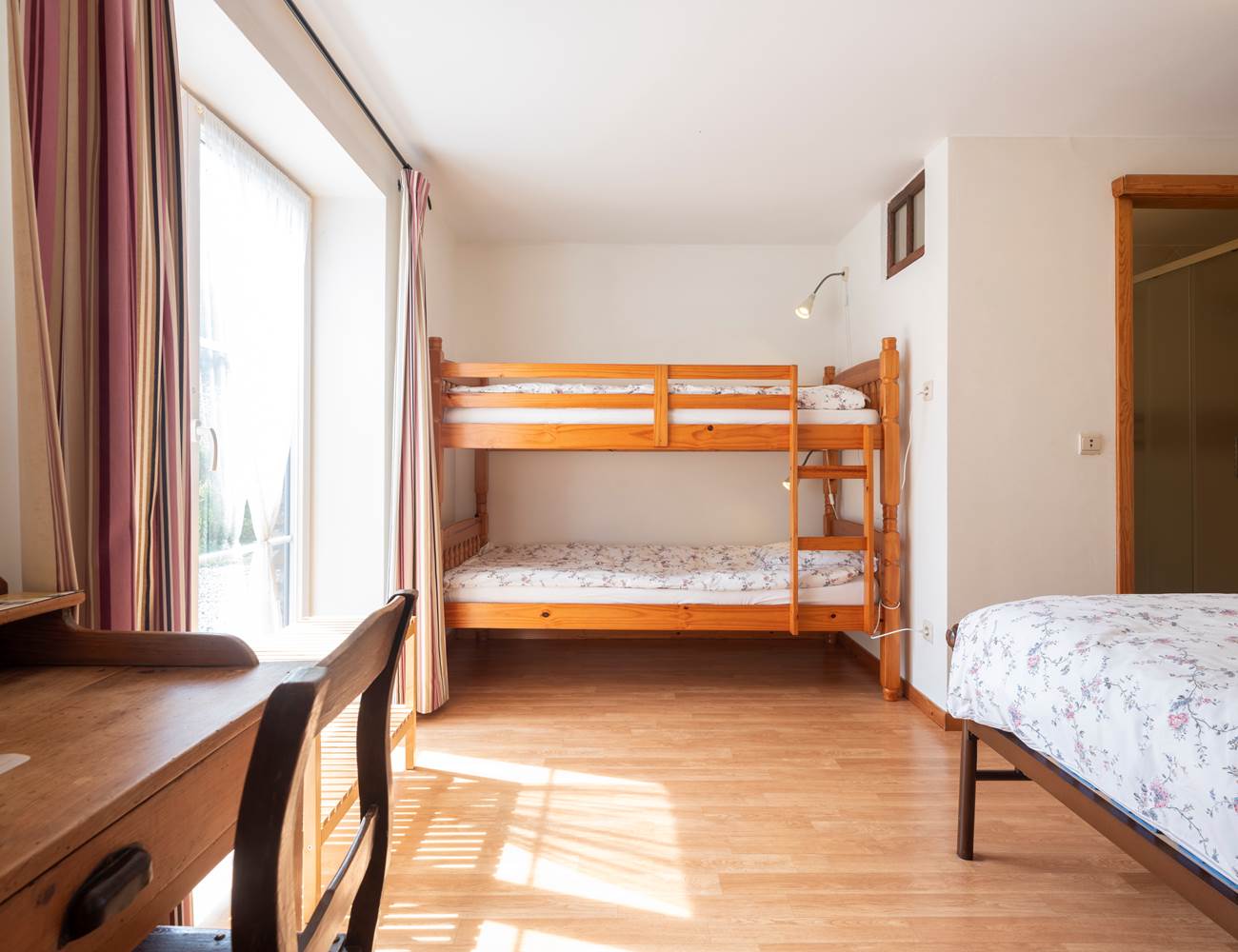 Chambre Bonheur familiale du gite Myosotis  Indigo   (1)-photo-gallery