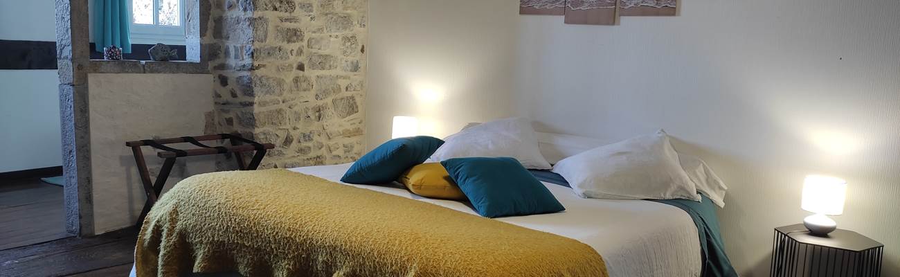 Suite Patrimoine - Authentique et apaisante avec ses murs en pierre