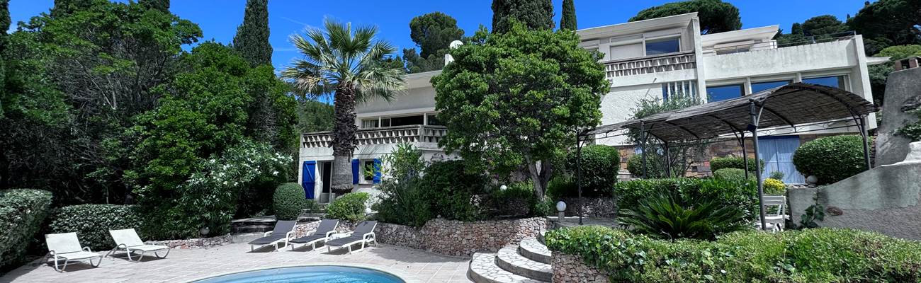 VILLA AGATHEA - VUE DE LA PISCINE