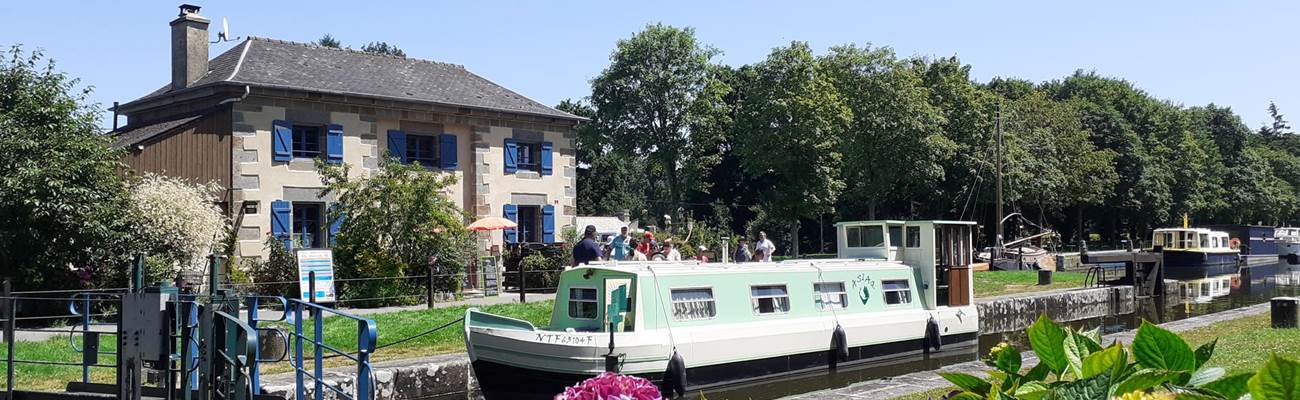 Ille Flottante, hébergement insolite sur le Canal d'Ille et Rance à Hédé-Bazouges