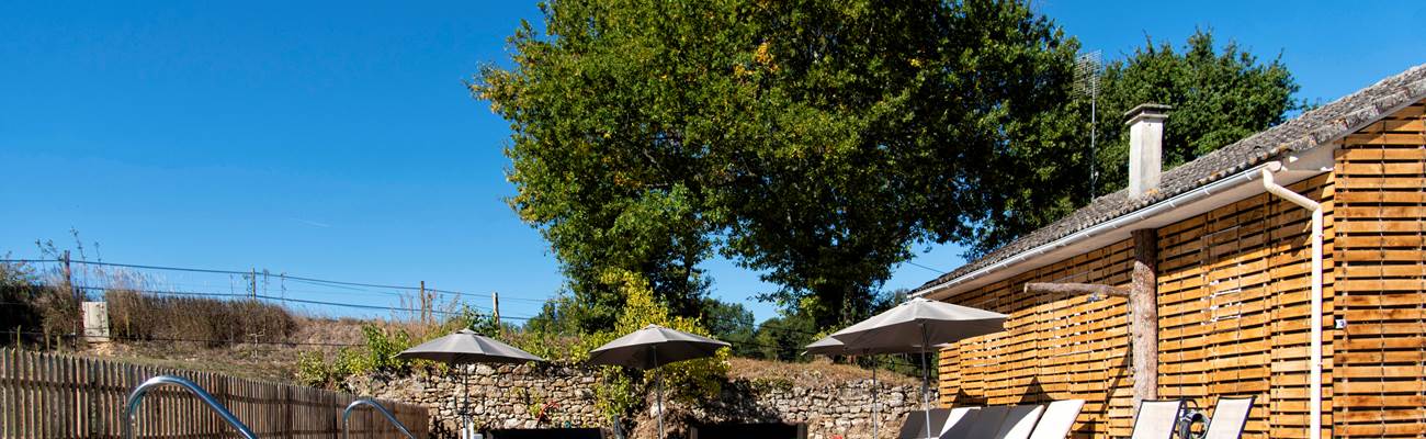 Piscine 4 x 14 Chauffée 28d° Volet roulant et deux Cascasdes (c) M Dartenset