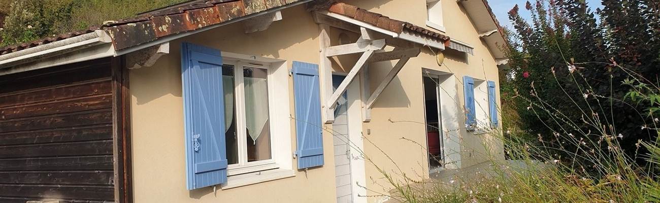 Location saisonnière villa Heureuse facade extérieure entrée principale 2