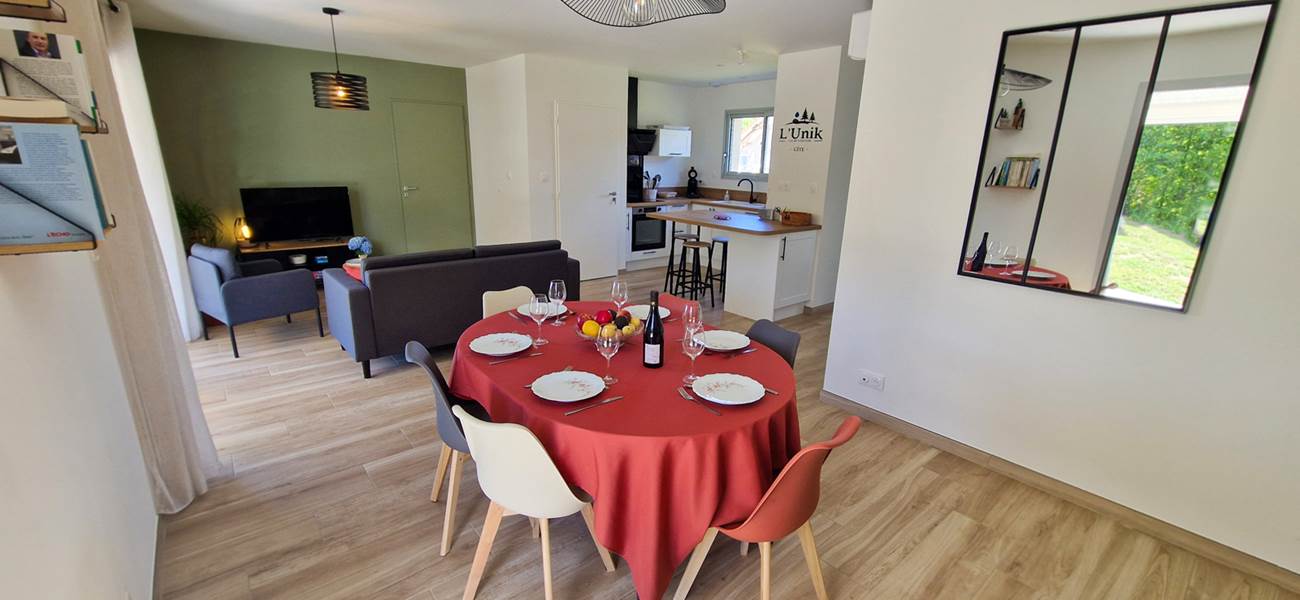 salon-convivial-gite-unik-vacances-famille-nature-creuse