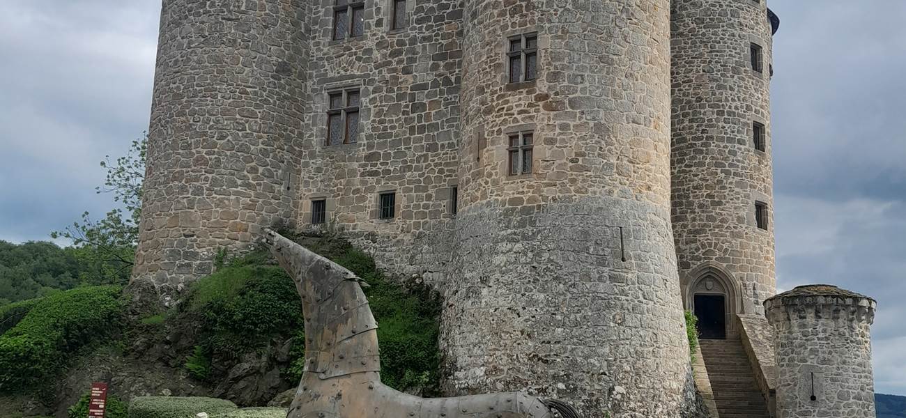 La cour du Chateau de Val