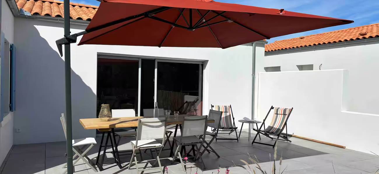 Villa Dolusienne extérieur, table à manger, terrasse