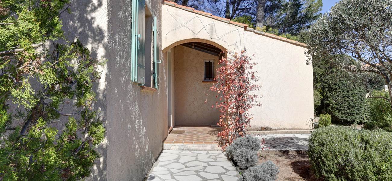 hall extérieur avant de la villa