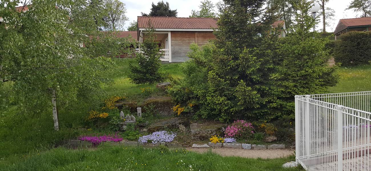 Les Chalets de la MARGERIDE: Espaces fleuris