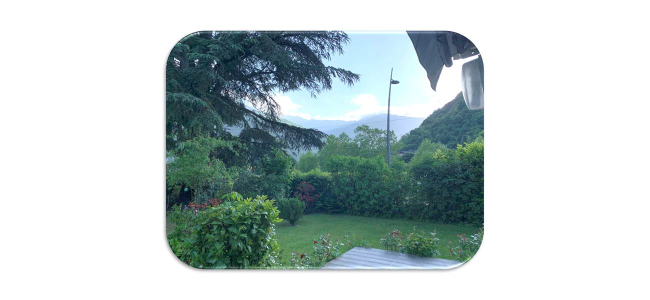 Terrasse vue montagne2 fond blanc