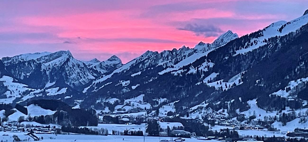 coucher-de-soleil-vu -du -studo-hiver-neige-tranquillite-Suisse