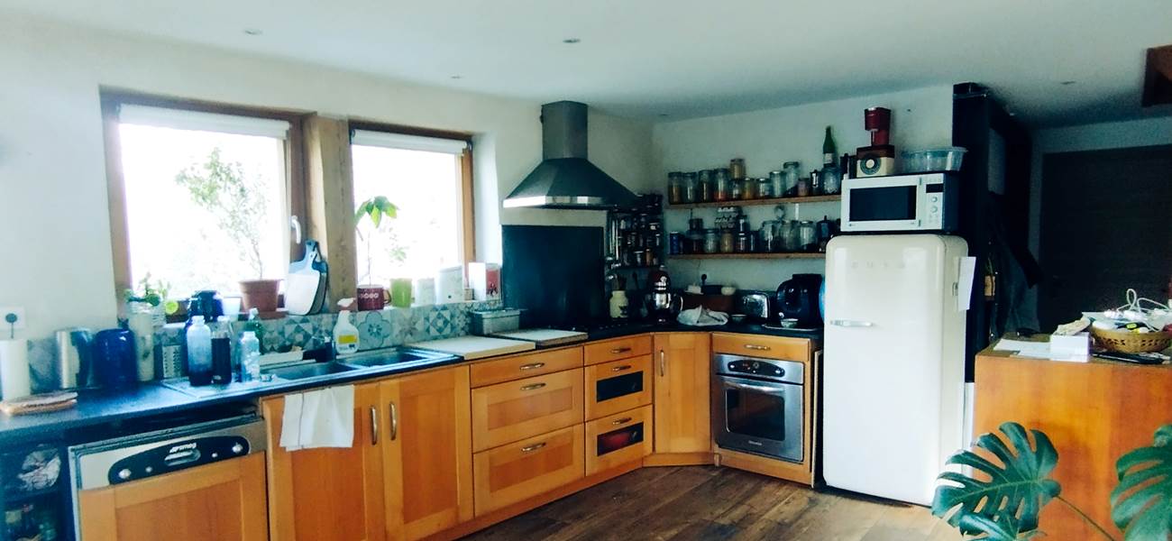 cuisine-spacieuse-gite-le-rif-d-oriol-orcieres-hautes-alpes.jpg