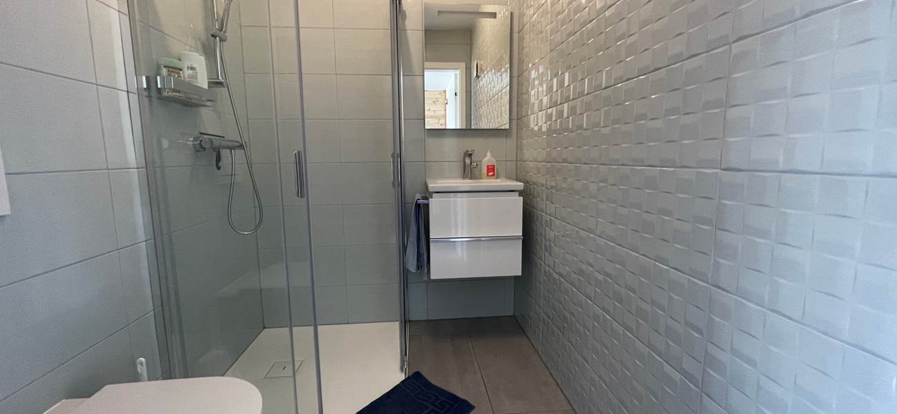 salle-de-bain-moderne-studio-vacances-gruyeres-canton-de-fribourg