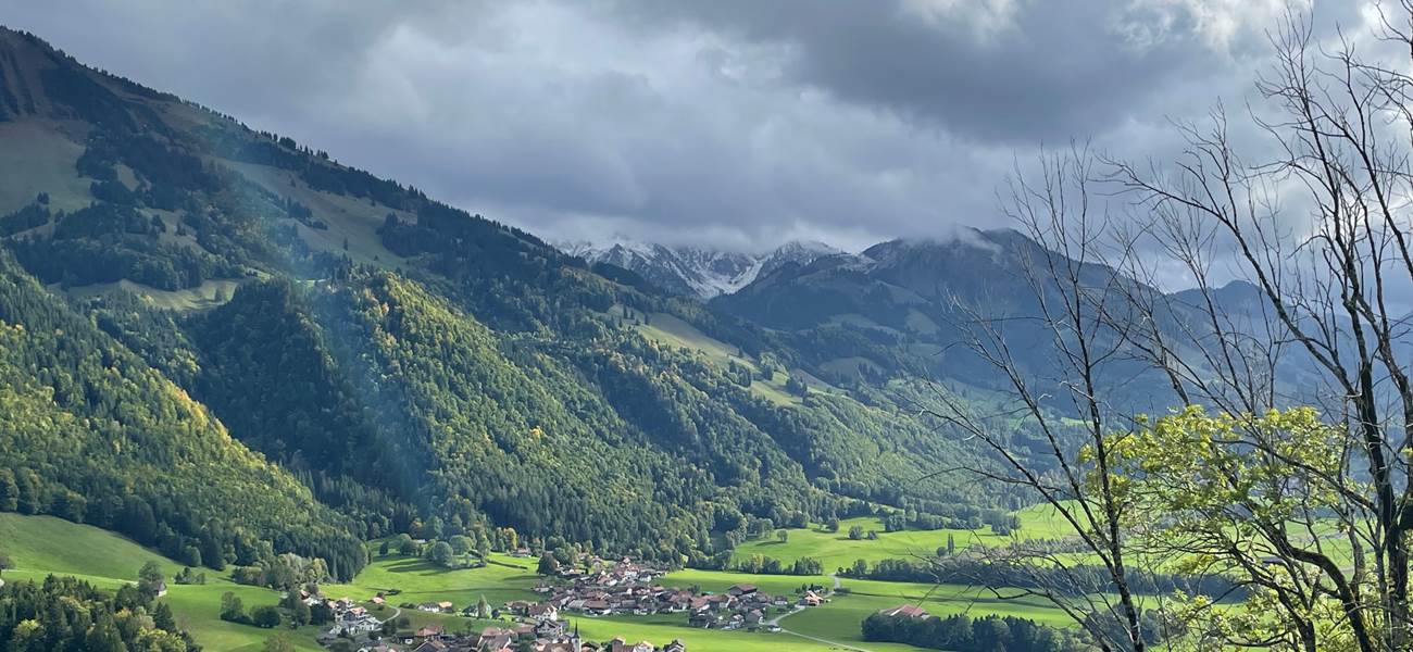 Vallée verdoyante automne en Gruyère