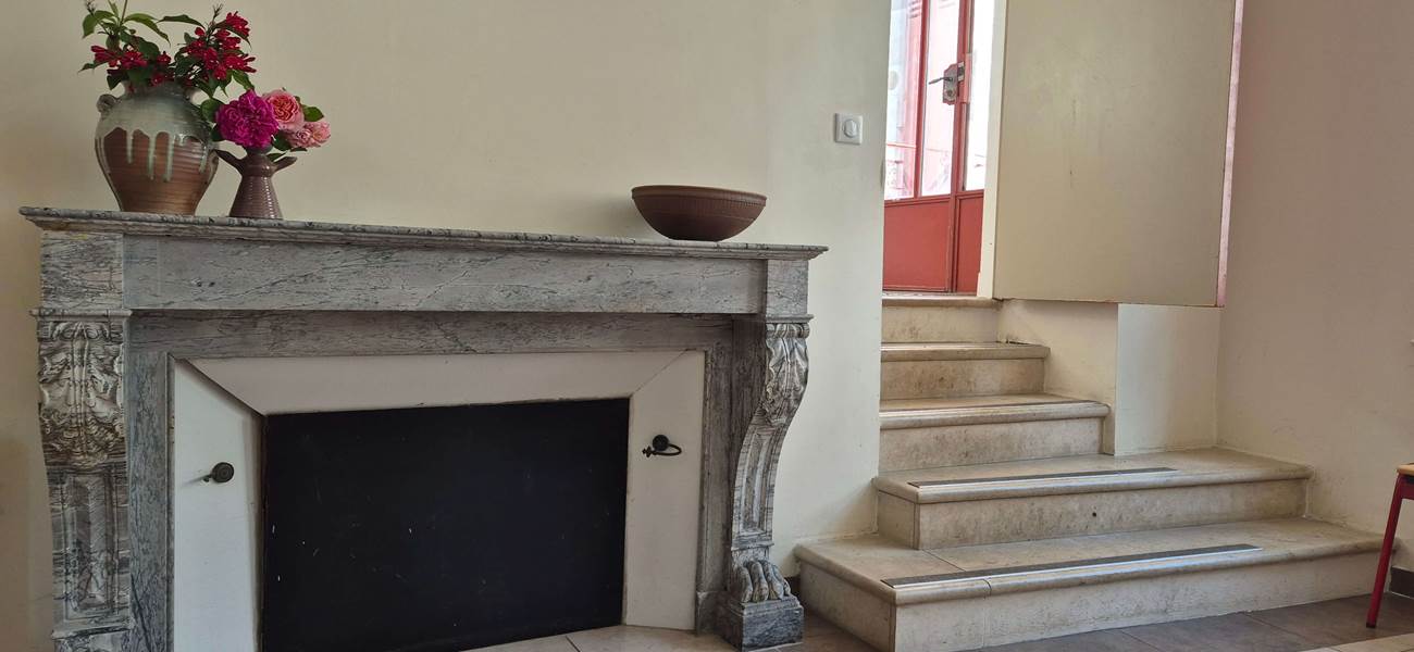 La cheminée de la salle à manger