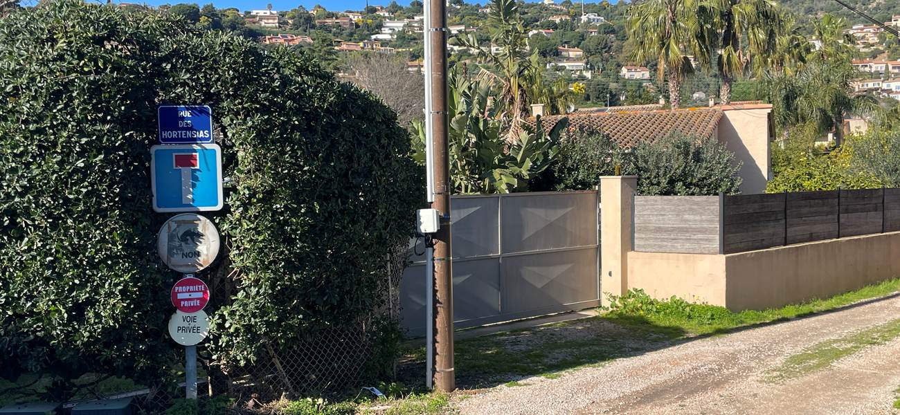 Portail d'entrée Lou Mazet